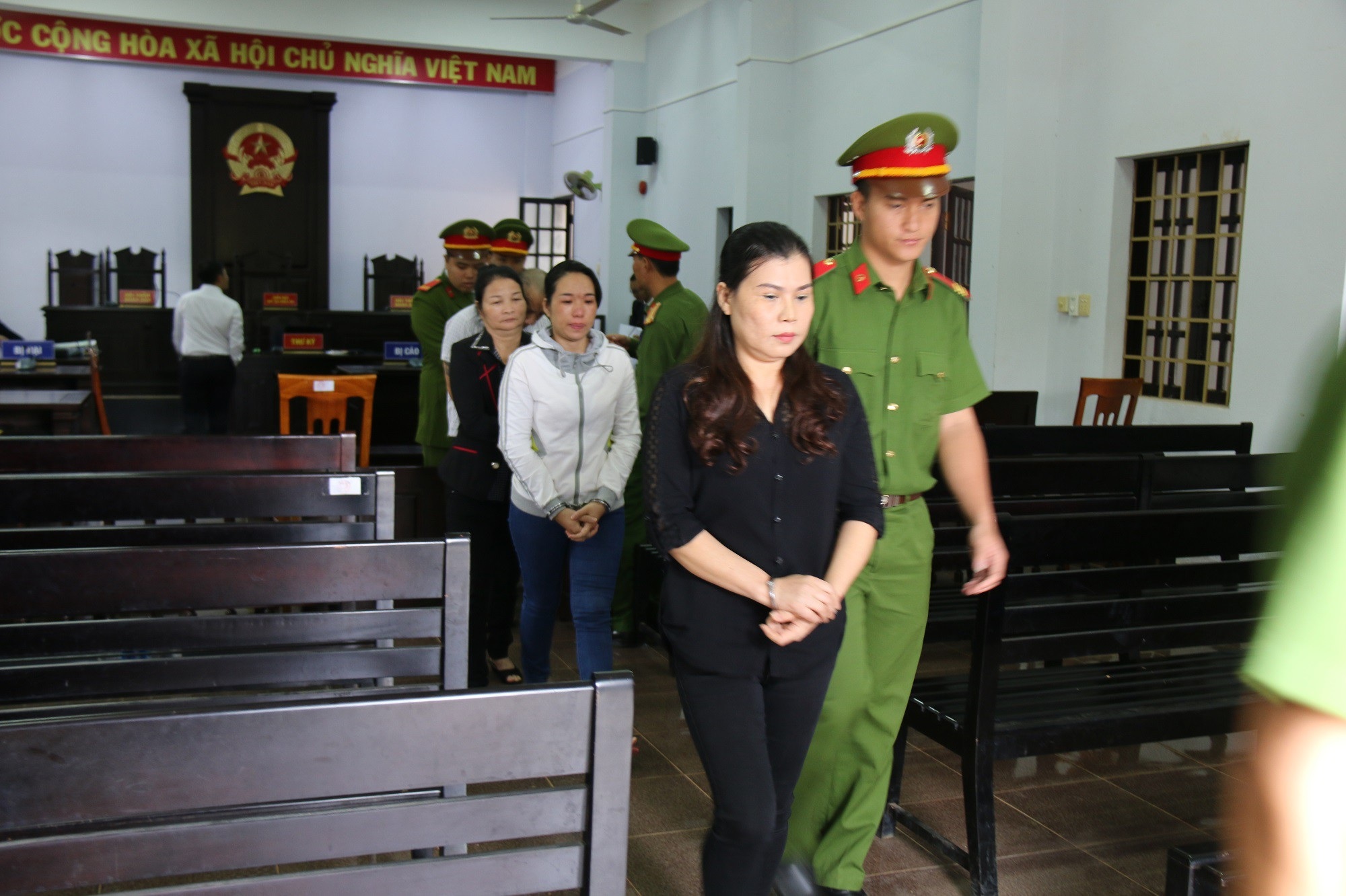 Xét xử vụ tạp chất cà phê: 5 đối tượng lãnh án hơn 36 năm tù - Ảnh 3. Xét xử vụ tạp chất cà phê: 5 đối tượng lãnh án hơn 36 năm tù - Ảnh 3.