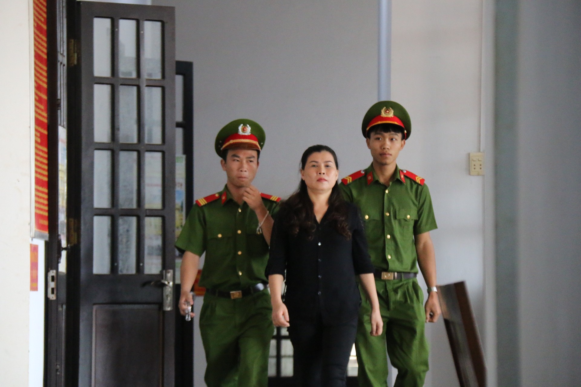 Xét xử vụ tạp chất cà phê: Bị cáo khai không biết để đấu trộn với hồ tiêu! - Ảnh 3.