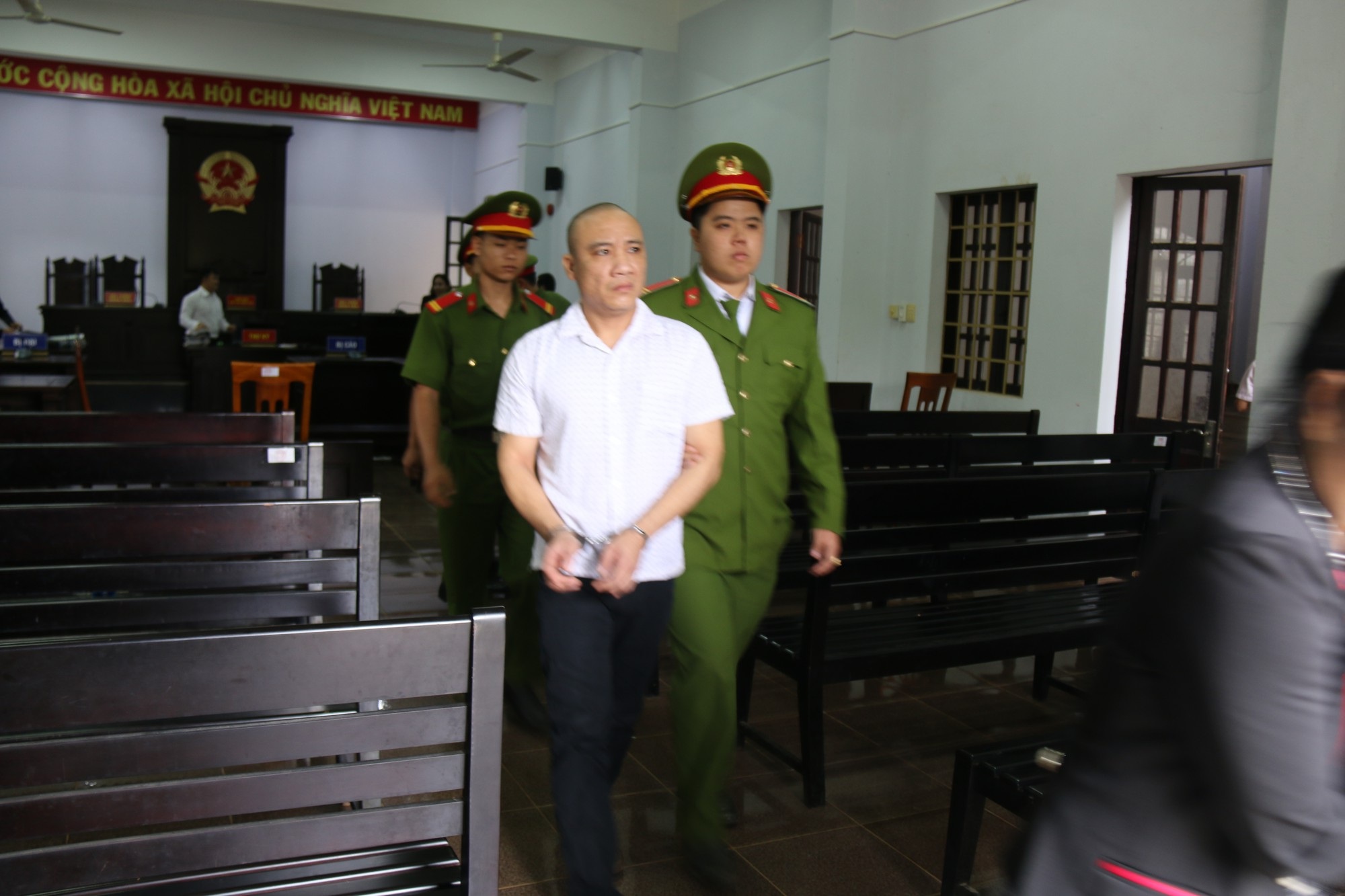 Xét xử vụ tạp chất cà phê: 5 đối tượng lãnh án hơn 36 năm tù - Ảnh 2. Xét xử vụ tạp chất cà phê: 5 đối tượng lãnh án hơn 36 năm tù - Ảnh 2.