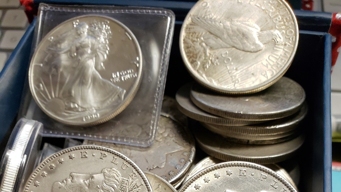 Doanh nhân giấu kho báu chứa đầy đồng xu bạc để cả thành phố đi tìm - Ảnh 1. Doanh nhân giấu kho báu chứa đầy đồng xu bạc để cả thành phố đi tìm - Ảnh 1.