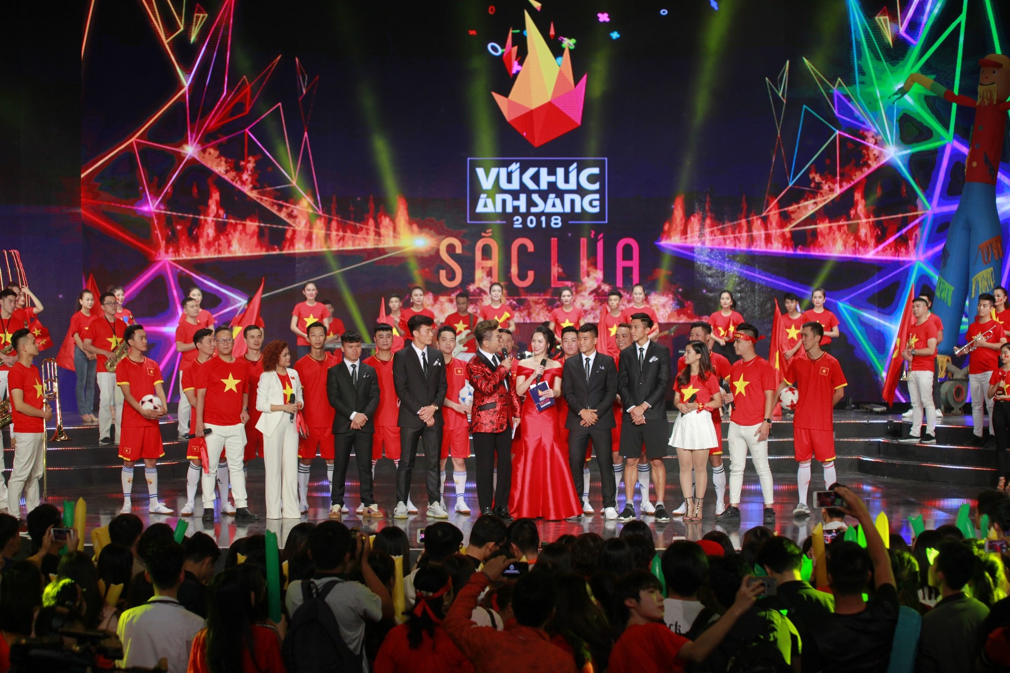 Countdown 2019: Vũ khúc ánh sáng - Ảnh 3. Countdown 2019: Vũ khúc ánh sáng - Ảnh 3.