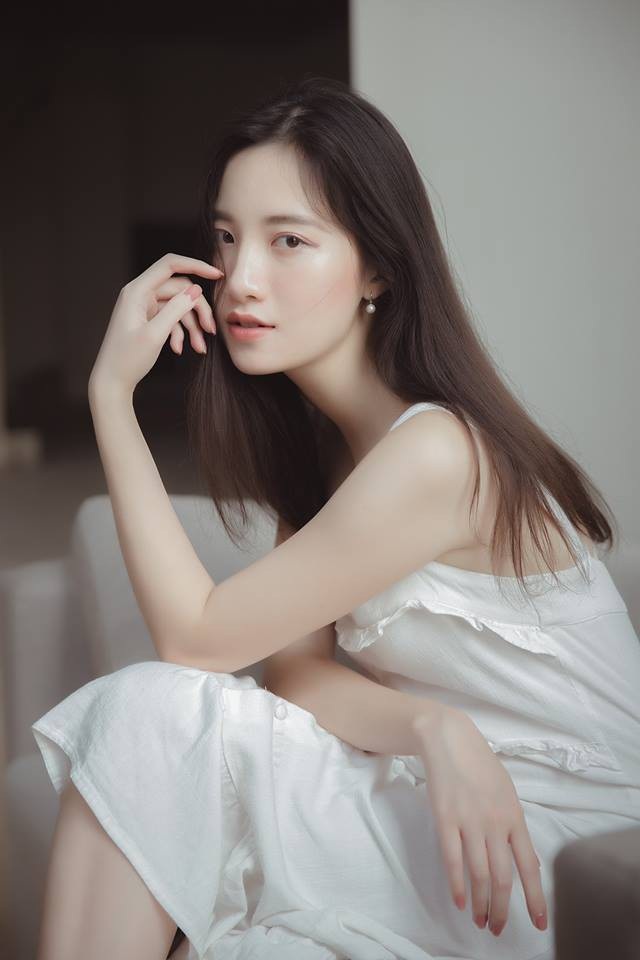 Á khôi Học viện Ngoại giao khoe ảnh kỷ yếu xinh đẹp, ấn tượng - Ảnh 1. Á khôi Học viện Ngoại giao khoe ảnh kỷ yếu xinh đẹp, ấn tượng - Ảnh 1.