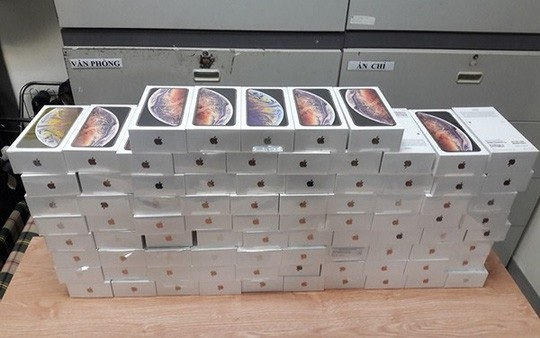 Lô hàng gần 1.200 chiếc iPhone bị bắt tại Nội Bài vẫn vô chủ - Ảnh 1.