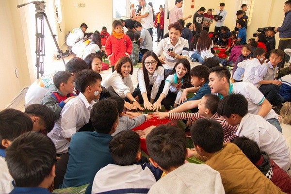 “Cặp lá yêu thương - Tết An Bình” chắp cánh ước mơ cho trẻ em vùng rẻo cao - Ảnh 3. “Cặp lá yêu thương - Tết An Bình” chắp cánh ước mơ cho trẻ em vùng rẻo cao - Ảnh 3.