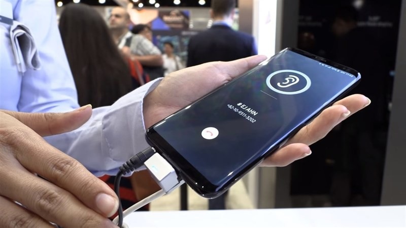 Motorola P40 với màn hình đục lỗ, iPhone sẽ không được lắp ráp ở Việt Nam - Ảnh 5. Motorola P40 với màn hình đục lỗ, iPhone sẽ không được lắp ráp ở Việt Nam - Ảnh 5.