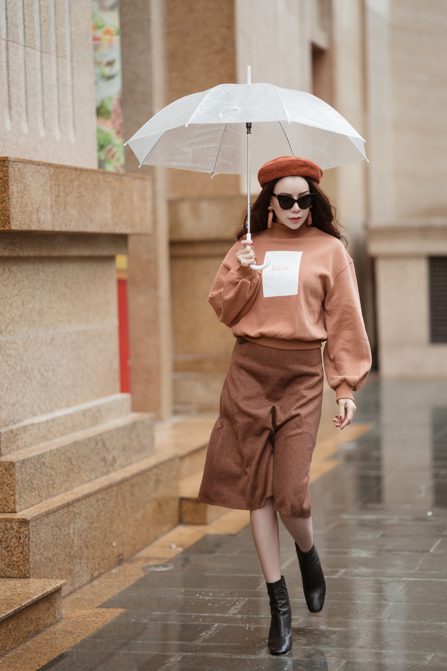 Cuộc sống mẹ đơn thân nóng bỏng nhất nhì showbiz ra sao sau tuyên bố “không hối hận”? - Ảnh 11. Cuộc sống mẹ đơn thân nóng bỏng nhất nhì showbiz ra sao sau tuyên bố “không hối hận”? - Ảnh 11.