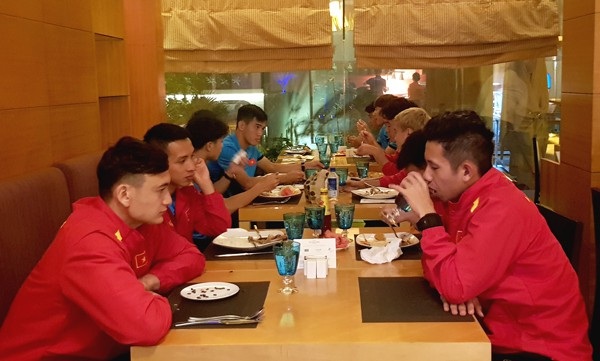 Những hình ảnh đầu tiên của đội tuyển Việt Nam tại Qatar - Ảnh 2. Những hình ảnh đầu tiên của đội tuyển Việt Nam tại Qatar - Ảnh 2.
