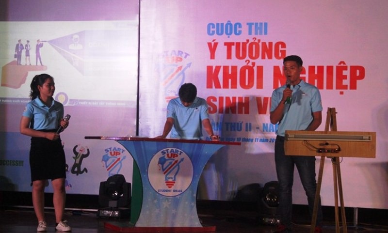 Sinh viên ĐH Quy Nhơn chế thiết bị bật tắt đèn thông minh bằng giọng nói - Ảnh 2. Sinh viên ĐH Quy Nhơn chế thiết bị bật tắt đèn thông minh bằng giọng nói - Ảnh 2.