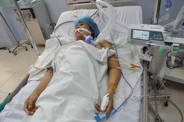 Gần 85 triệu đồng đến với người phụ nữ trẻ bị vỡ tim - 1 Hình ảnh chị Tâm những ngày điều trị tại bệnh viện E.