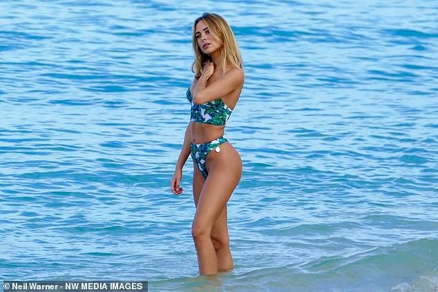 Kimberley Garner khoe thân hình rực lửa - 9
Bên cạnh đó người đẹp tập trung phát triển việc kinh doanh thời trang
