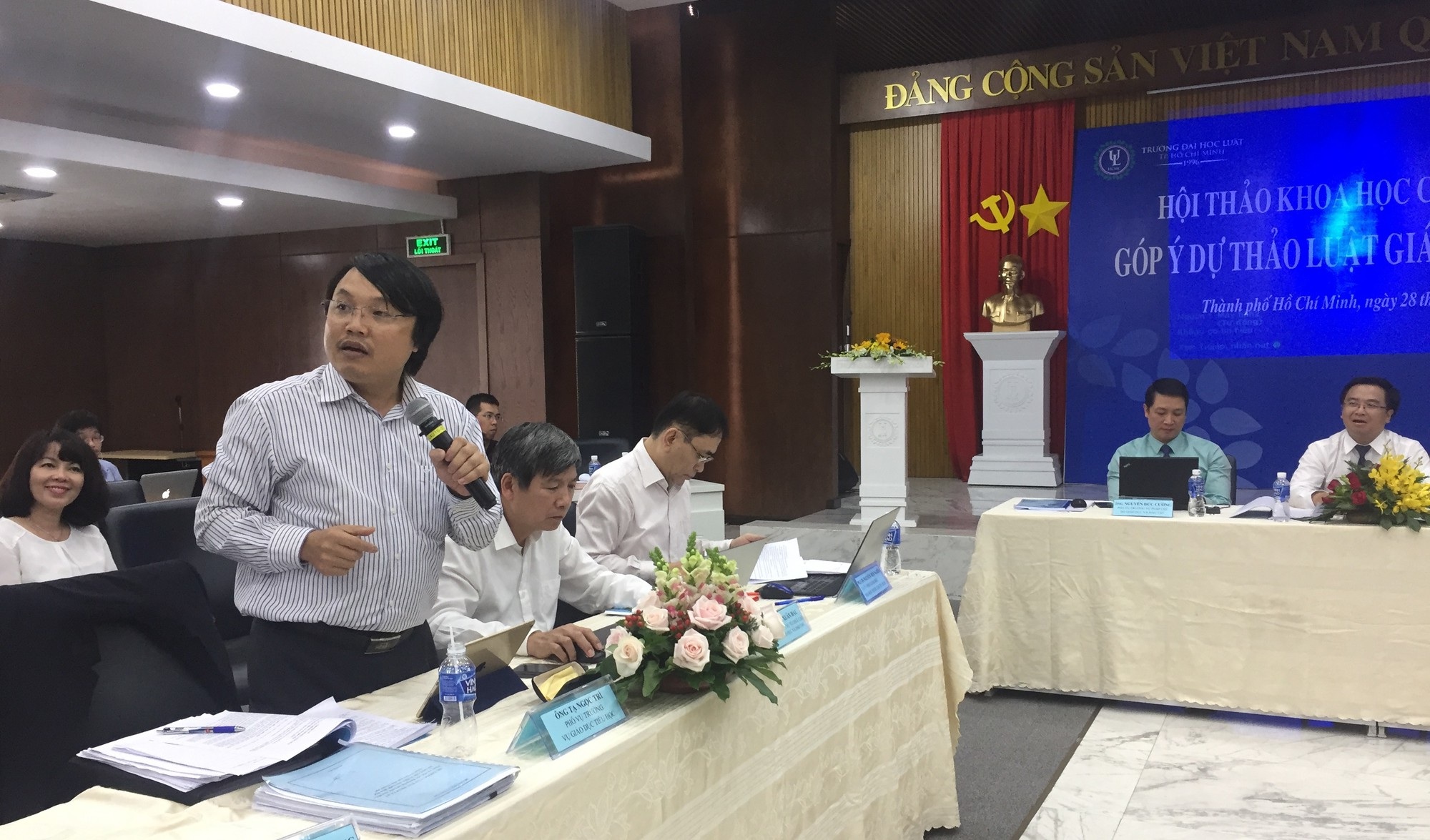 Tranh cãi việc có nên thi tốt nghiệp THPT hay không - Ảnh 1. Tranh cãi việc có nên thi tốt nghiệp THPT hay không - Ảnh 1.
