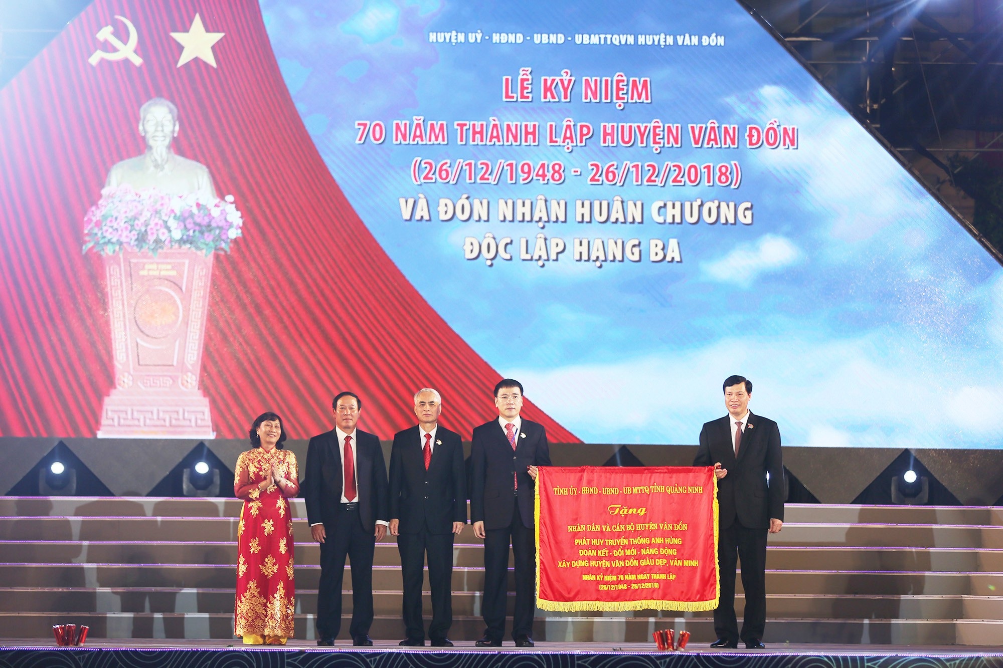 Đánh thức tiềm năng Thương cảng Vân Đồn - Ảnh 7. Đánh thức tiềm năng Thương cảng Vân Đồn - Ảnh 7.