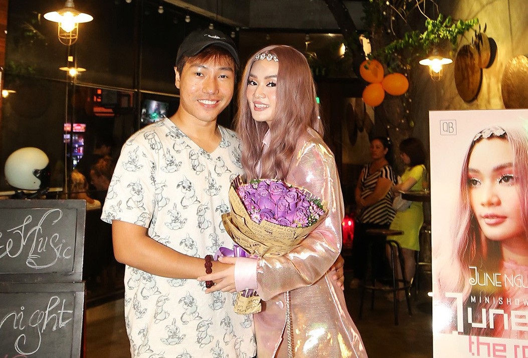 Nhạc sĩ Quốc Bảo tình cảm bên nàng thơ June Nguyễn - Ảnh 3. Nhạc sĩ Quốc Bảo tình cảm bên nàng thơ June Nguyễn - Ảnh 3.