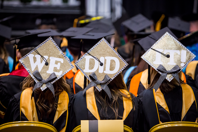 Nhưng do Ấn Độ lúc bấy giờ không có dự án về máy tính hay khoa học nào thực sự ấn tượng, Nadella quyết định Mỹ tiến và theo học trường Đại học Wisconsin-Milwaukee, nơi ông tốt nghiệp vào năm 1990.