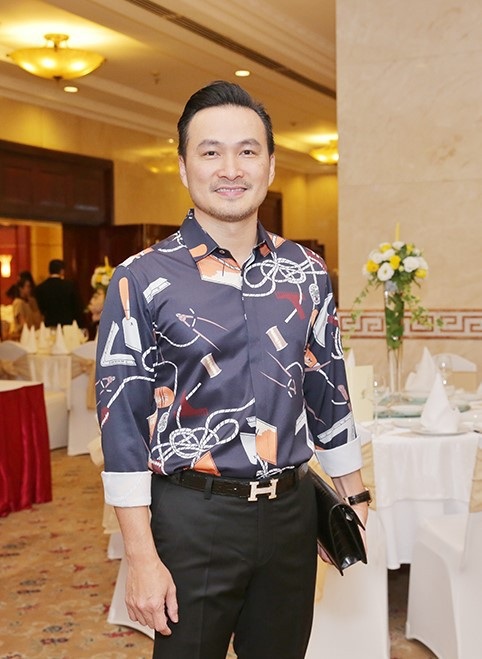 Diễn viên Chi Bảo nam tính, trẻ trung khi xuất hiện tại đám cưới
