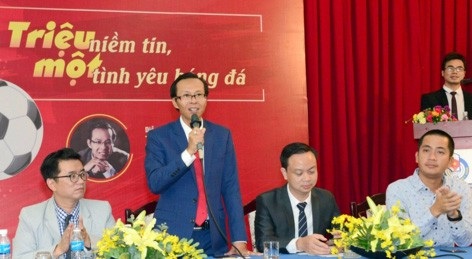 Thêm ứng cử viên phó chủ tịch VFF công khai đề án tranh cử - 1 Ông Lương Hoàng Hưng (thứ 2 từ trái sang) là 1 trong 5 ứng cử viên cho vị trí PCT VFF phụ trách truyền thông - đối ngoại ở nhiệm kỳ 8