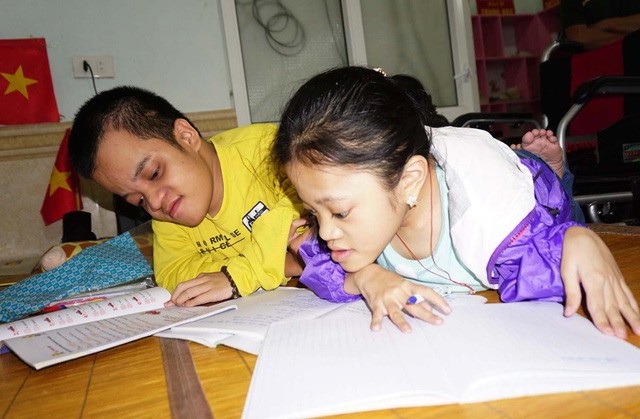 Cổ tích hai anh em nằm học chữ - Ảnh 8. Cổ tích hai anh em nằm học chữ - Ảnh 8.
