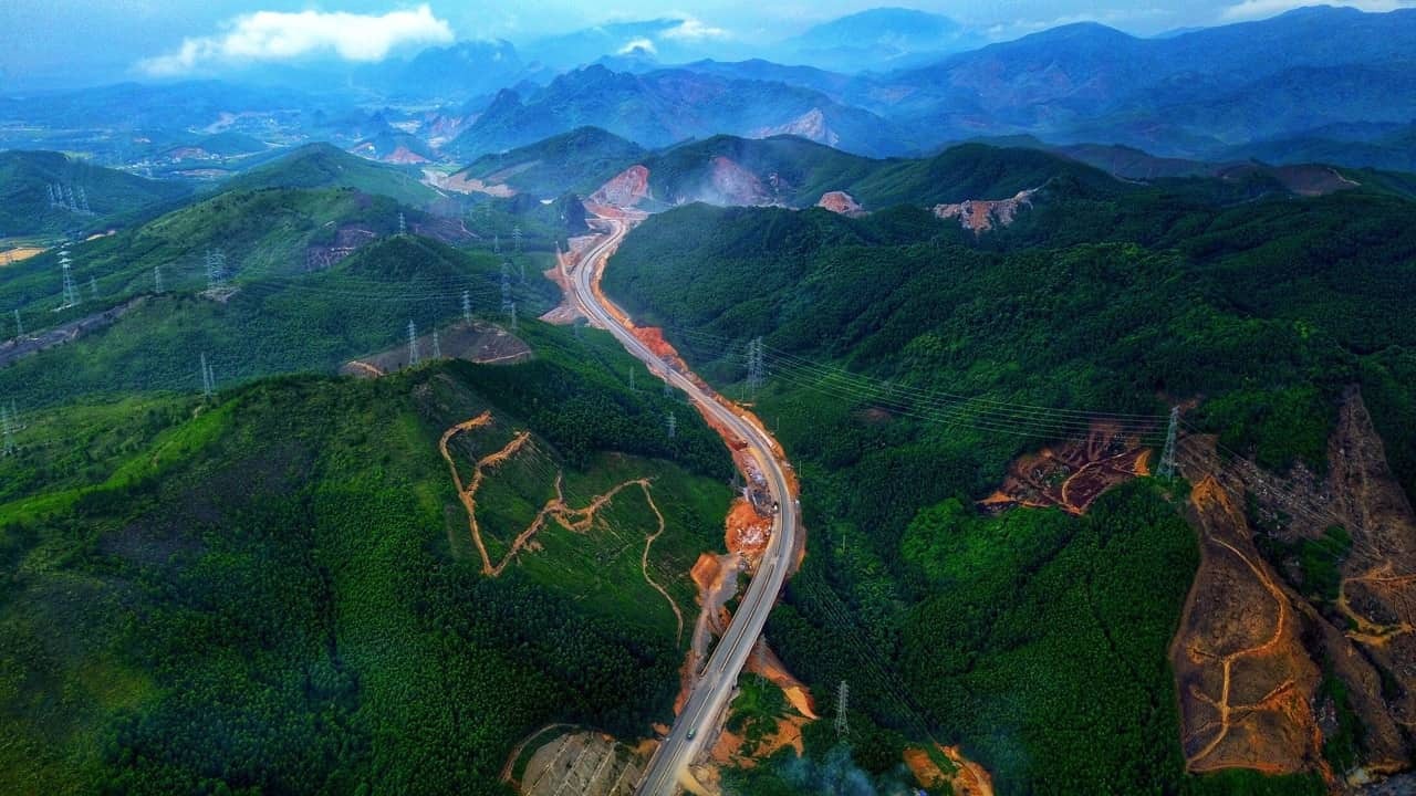 Thủ tướng nhấn nút khai trương cao tốc 12 nghìn tỉ Hạ Long- Vân Đồn và Cảng tàu khách du lịch quốc tế Hạ Long - Ảnh 1. Thủ tướng nhấn nút khai trương cao tốc 12 nghìn tỉ Hạ Long- Vân Đồn và Cảng tàu khách du lịch quốc tế Hạ Long - Ảnh 1.