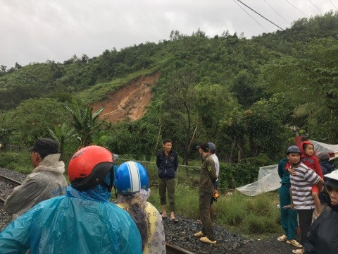 Vụ lở đất kinh hoàng ở Khánh Hoà: Xác định danh tính 3 nạn nhân tử vong - Ảnh 1. Vụ lở đất kinh hoàng ở Khánh Hoà: Xác định danh tính 3 nạn nhân tử vong - Ảnh 1.