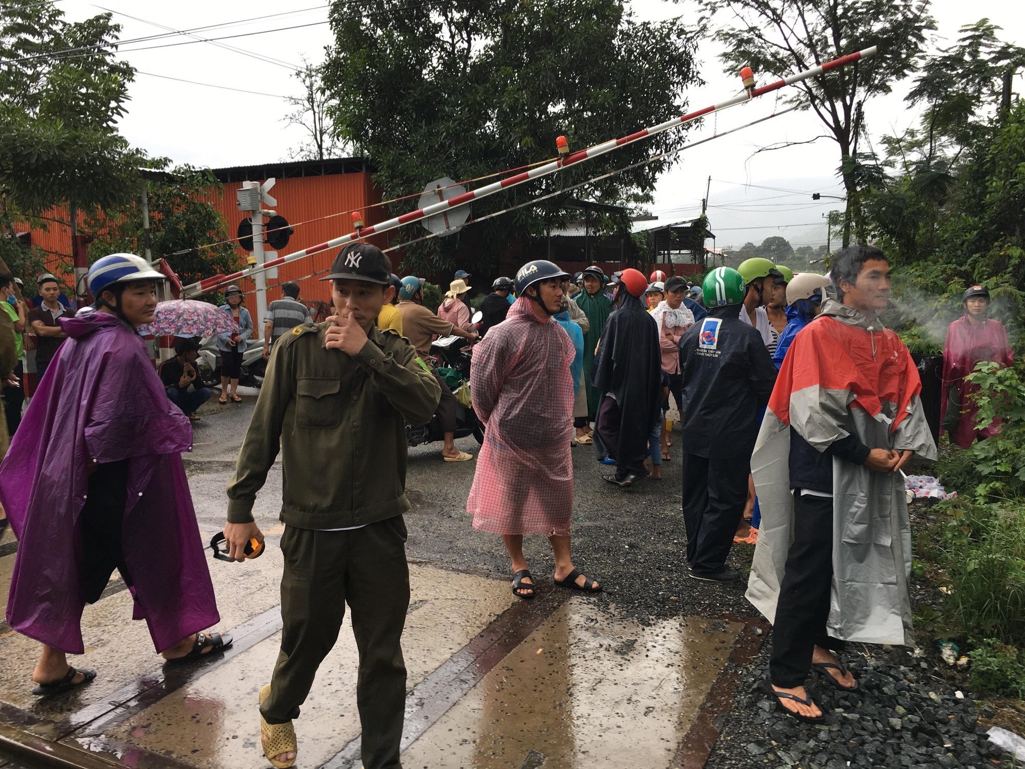 Vụ lở đất kinh hoàng ở Khánh Hoà: Xác định danh tính 3 nạn nhân tử vong - Ảnh 2. Vụ lở đất kinh hoàng ở Khánh Hoà: Xác định danh tính 3 nạn nhân tử vong - Ảnh 2.