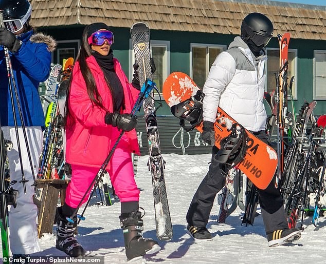 
Gia đình Kim vừa tổ chức tiệc giáng sinh hoành tráng tại nhà
