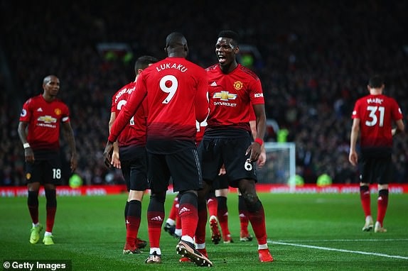 
Pogba tỏa sáng rực rỡ khi tham gia vào ba bàn thắng của Man Utd, ghi hai bàn, kiến tạo một bàn
