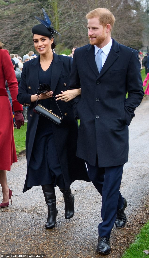 Bộ sưu tập túi trị giá hơn 40 nghìn bảng Anh của Meghan Markle - 5
Chiếc túi nhỏ hiệu Powder Box giá 1,550 bảng Anh