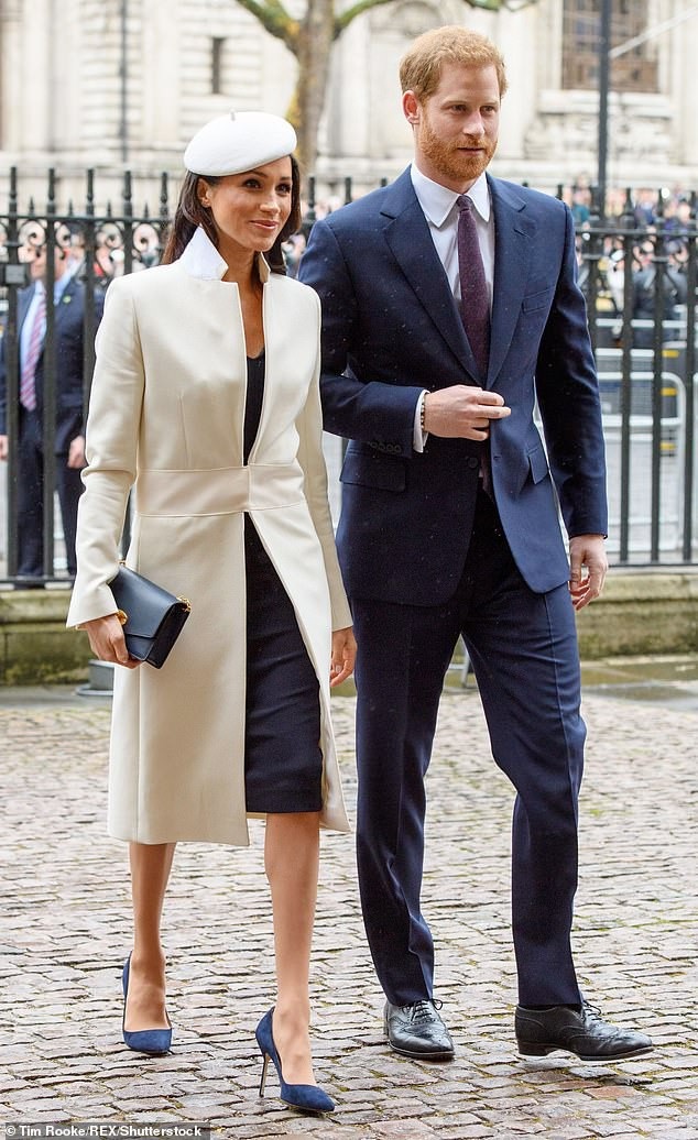 Bộ sưu tập túi trị giá hơn 40 nghìn bảng Anh của Meghan Markle - 7
Mẫu ví tinh tế của Mulberry giá 550 bảng Anh