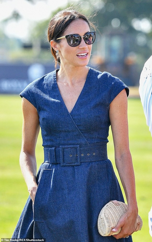 Bộ sưu tập túi trị giá hơn 40 nghìn bảng Anh của Meghan Markle - 15
Ví cói lạ mắt của J.Crew giá 70 bảng Anh
