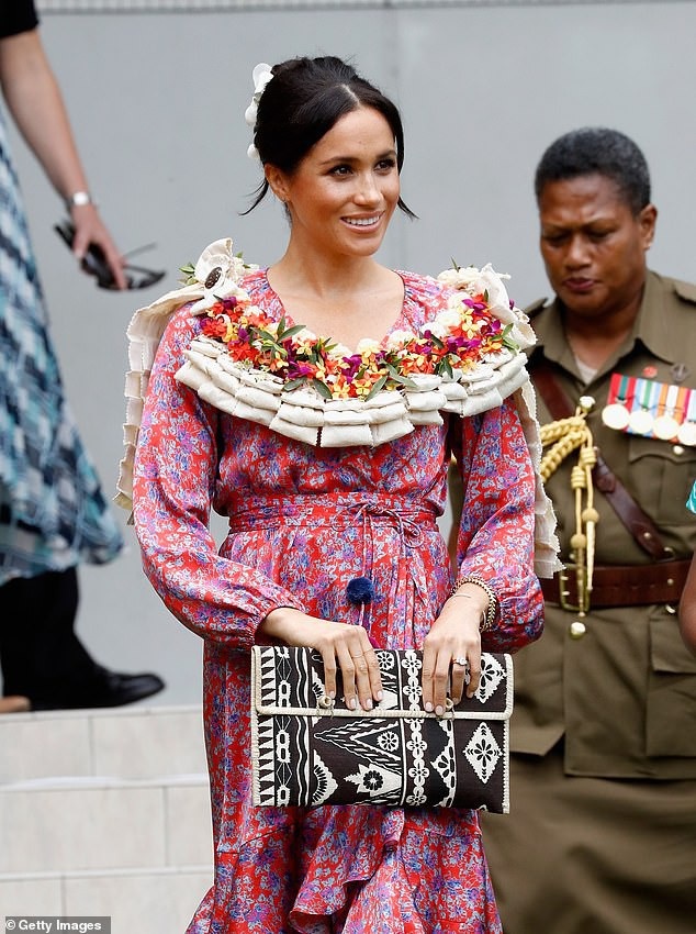 Bộ sưu tập túi trị giá hơn 40 nghìn bảng Anh của Meghan Markle - 17
Meghan cũng có thể dùng những mẫu túi bình dân của các nhà thiết kế không tên tuổi nhưng vẫn rất đẹp