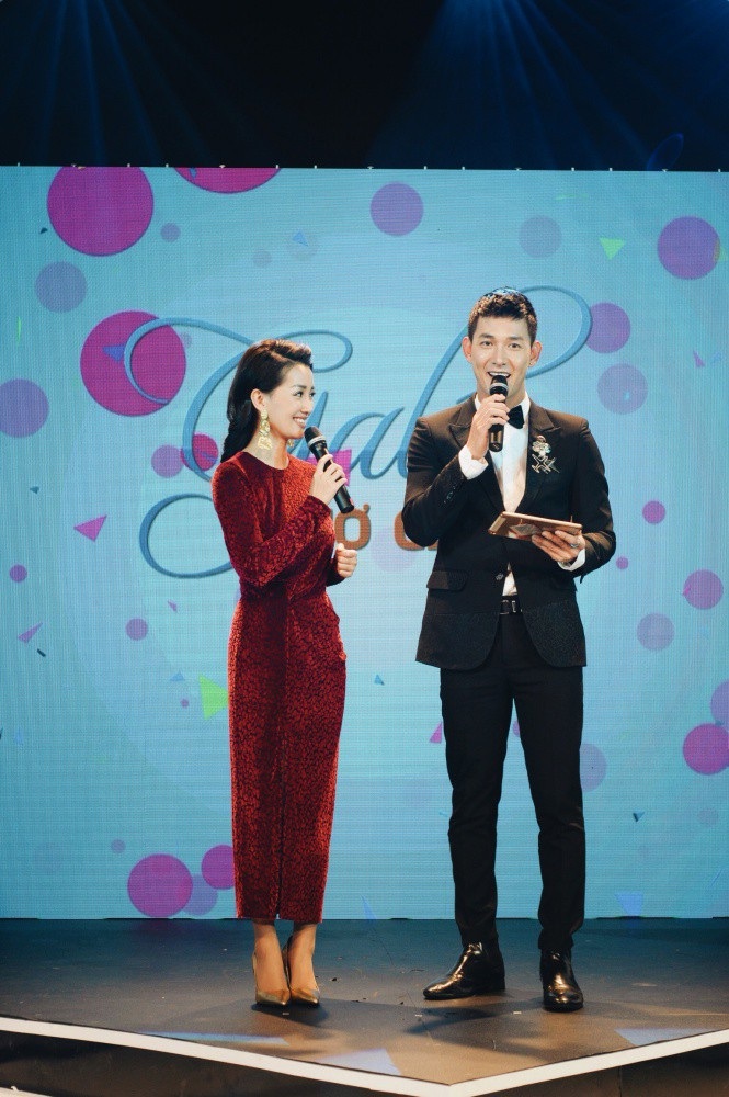 BTV Quỳnh Chi khen ngợi “soái ca” “Hậu duệ mặt trời” lần đầu làm MC - Ảnh 6. BTV Quỳnh Chi khen ngợi “soái ca” “Hậu duệ mặt trời” lần đầu làm MC - Ảnh 6.
