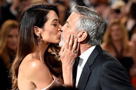 Đón năm mới với những màn khóa môi ngọt lịm của các sao - Ảnh 5. Đón năm mới với những màn khóa môi ngọt lịm của các sao - Ảnh 5.