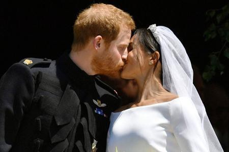 Đón năm mới với những màn khóa môi ngọt lịm của các sao - Ảnh 6. Đón năm mới với những màn khóa môi ngọt lịm của các sao - Ảnh 6.