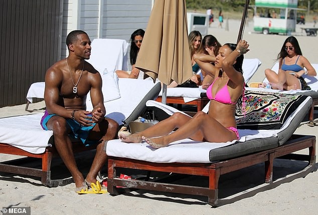 Hot girl gốc Việt Karrueche Tran rực lửa với bikini - Ảnh 5. Hot girl gốc Việt Karrueche Tran rực lửa với bikini - Ảnh 5.