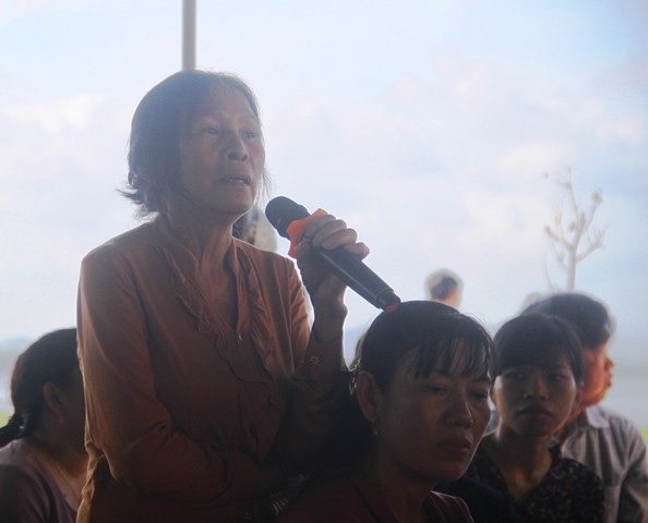 Chủ tịch tỉnh đối thoại, người dân thả xe dự án sau 24 ngày "giam giữ" - 2 Người dân xã Mỹ Thắng đối thoại với Chủ tịch UBND tỉnh Bình Định.