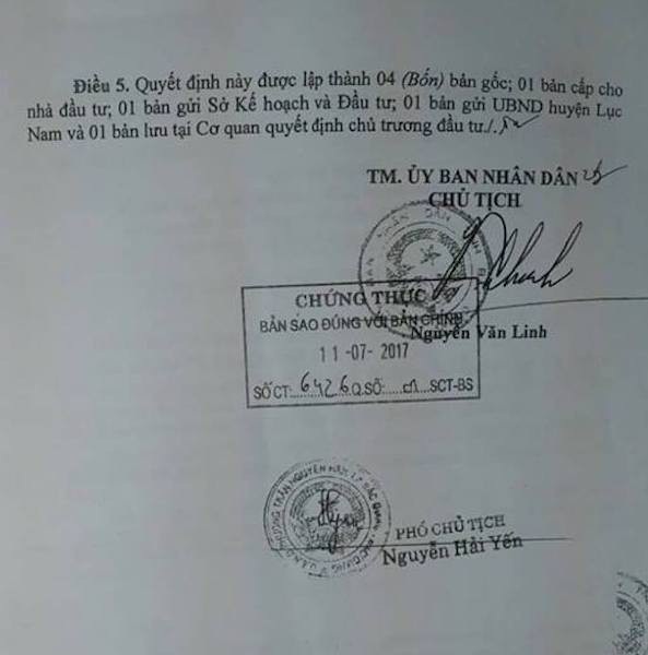Bắc Giang: Pháp luật đã thành “trò đùa” sau cú “bắt tay” của cán bộ và doanh nghiệp? - 3
Quyết định chủ trương đầu tư do Chủ tịch UBND tỉnh Bắc Giang Nguyễn Văn Linh ký bị doanh nghiệp qua mặt để trục lợi.