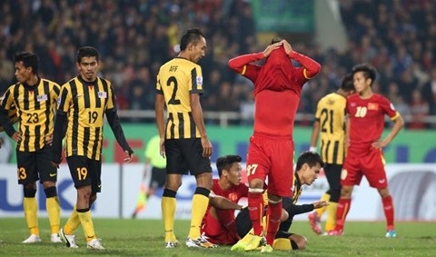 Điểm lại 5 trận bán kết AFF Cup của tuyển Việt Nam tại Mỹ Đình - 2
Tuyển Việt Nam đã phải ôm hận trước Malaysia với trận thua ngược ở Mỹ Đình