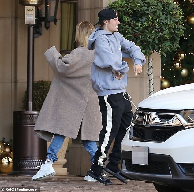 
Cặp đôi đã nghỉ lễ Tạ Ơn cùng gia đình Justin
