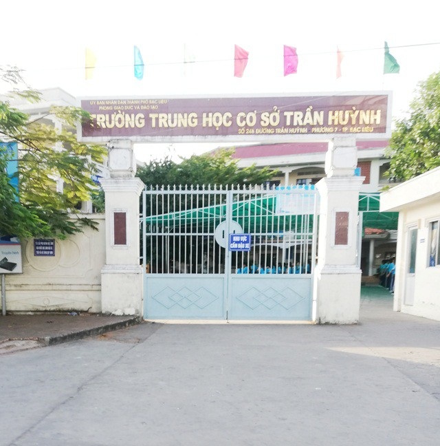 Vụ so sánh đồ thầy giáo mặc với quần nữ sinh: Phòng Giáo dục TP Bạc Liêu báo cáo gì? - 1 Trường THCS Trần Huỳnh (TP Bạc Liêu, tỉnh Bạc Liêu), nơi xảy ra vụ việc.