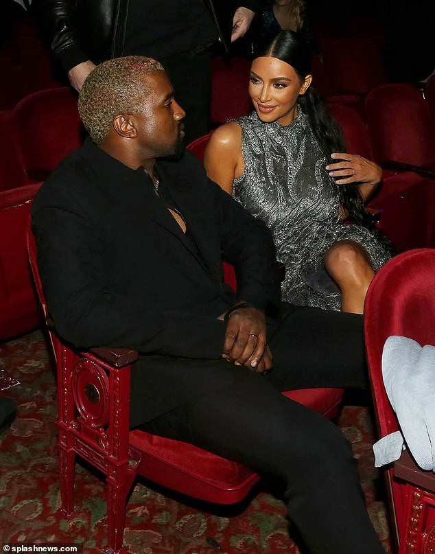 Kim Kardashian hớ hênh trên thảm đỏ - 10
Tuy nhiên những hình ảnh này đã chứng minh điều ngược lại