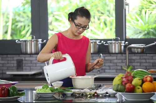 Phụ nữ Việt chuyển hướng sử dụng đồ bếp gia dụng an toàn - 1 (Nguồn: Internet)