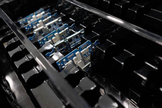 Khu vực sản xuất bảng bạch điện tử (SMT) được xem là “xương sống” của nhà máy VinSmart