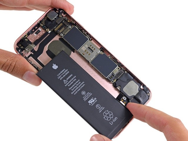 Còn gần 1 tháng để thay pin iPhone giá rẻ tại Việt Nam