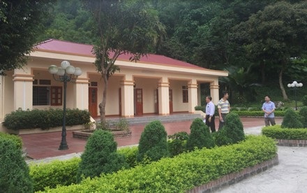 Điểm mặt các đại gia chi tiền tỷ xây dựng nông thôn mới - 1 Nhà văn hóa xóm Tràng được hỗ trợ xây dựng cho bà con sinh hoạt trong khuôn viên tư gia họ Thái tại huyện Định Hóa.