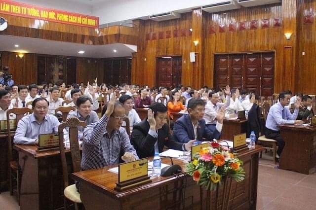Quảng Bình công bố kết quả lấy phiếu tín nhiệm 31 chức danh chủ chốt - 1 Quảng Bình tổ chức lấy phiếu tín nhiệm các chức danh chủ chốt.
