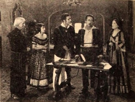 Điện ảnh và những câu chuyện “thâm cung bí sử” đầy bất ngờ - 3 Rất nhiều thước phim Mỹ được quay trước năm 1929 đã bị huỷ hoại và trong số đó còn có cả phim… 3D. Bộ phim 3D đầu tiên của thế giới có tên “The power of love” được quay từ năm 1922 với sự trợ giúp của 2 máy quay, 2 máy chiếu và thậm chí, bộ phim này còn mang đến cho khán giả 2 đoạn kết, 1 bi thảm, 1 hạnh phúc để tuỳ ý lựa chọn.