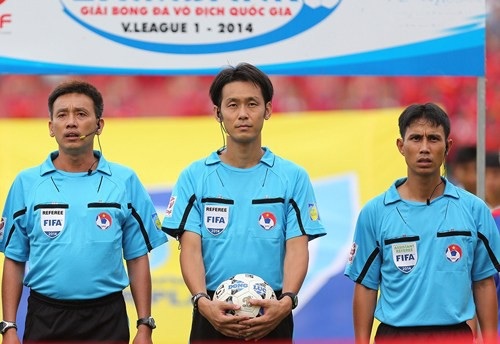 
Ông từng cầm còi trong trận đấu giữa CLB Hà Nội và Thanh Hóa ở V-League 2014

