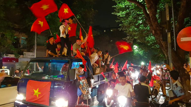 Đại sứ quán Việt Nam phát thông báo khẩn trước trận Malaysia - Việt Nam - 1
Cổ động viên ăn mừng chiến thắng của đội tuyển Việt Nam trước Philippines