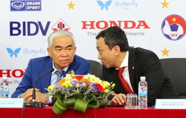 Nhiệm kỳ “Không chủ tịch” của VFF - 1 Vai trò của chủ tịch VFF Lê Hùng Dũng (trái) ở nhiệm kỳ 7 là cực kỳ mờ nhạt