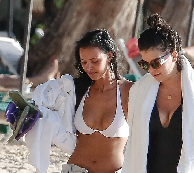 
Người đẹp 24 tuổi chia sẻ, cô giữ vóc dáng và làn da mịn màng bằng cách không uống rượu
